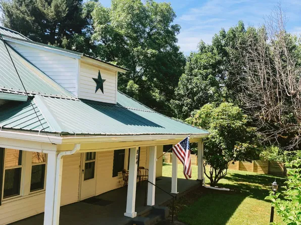 884 N Canton Rd, Canton, NC 28716