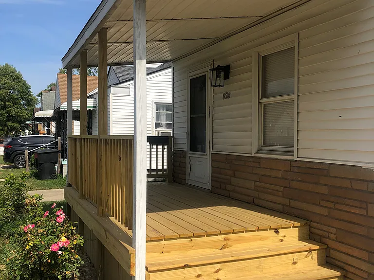 6506 Grandville Ave — Photo 2