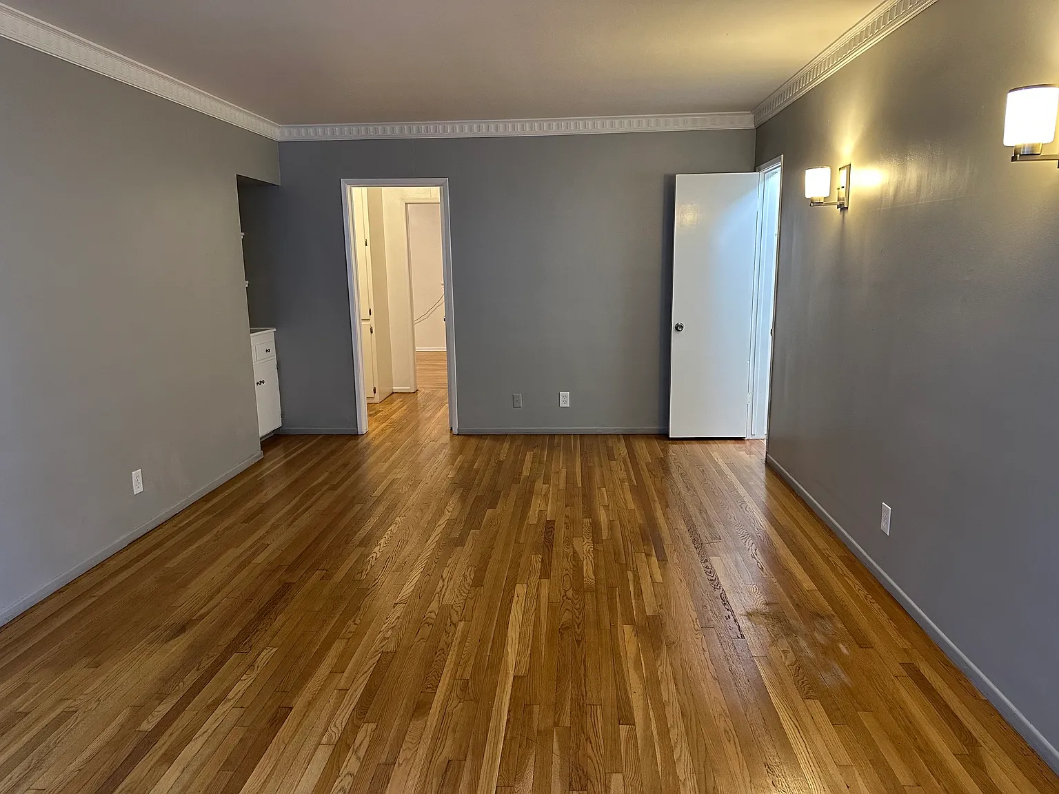 2 bed, 900 sqft, $2,500 — Photo 4