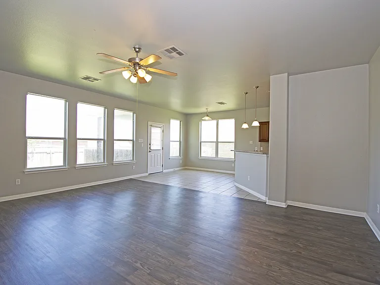 6800 Cromarty Ln — Photo 8