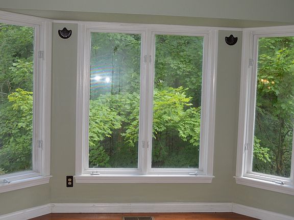 4th image of 1085 Berwyn Ln