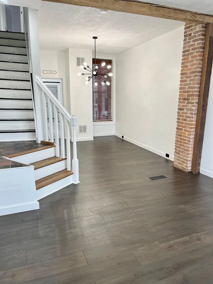 Building Photo - 564 1/2 N Plum St