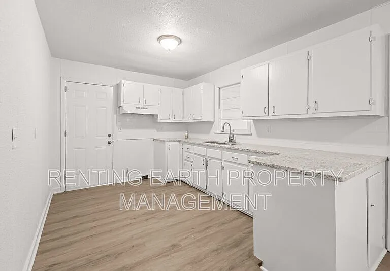 221 Lawson Rd — Photo 9