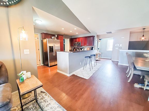 3rd image of 34597 Northrup Dr