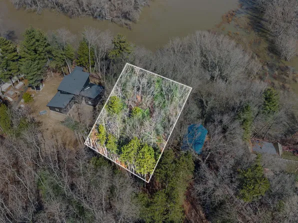 3101 Riverbend Trl, Fennville, MI 49408