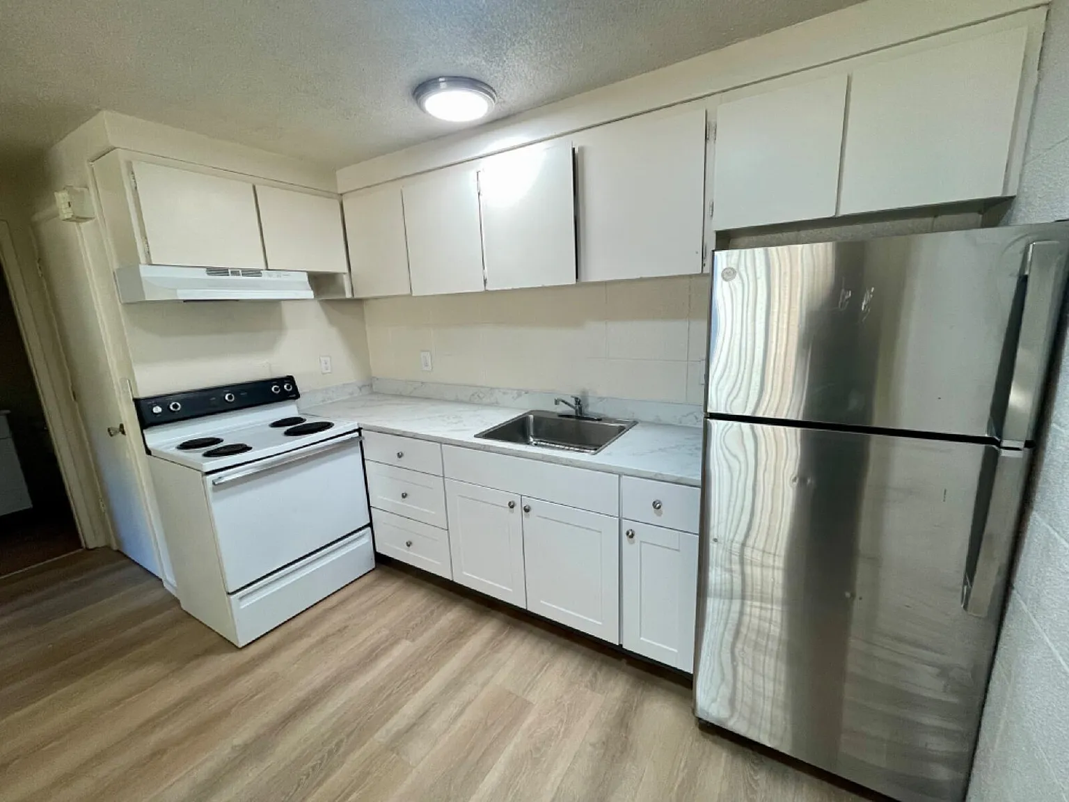 1 bed, 1.0 bath, $925 — Photo 4