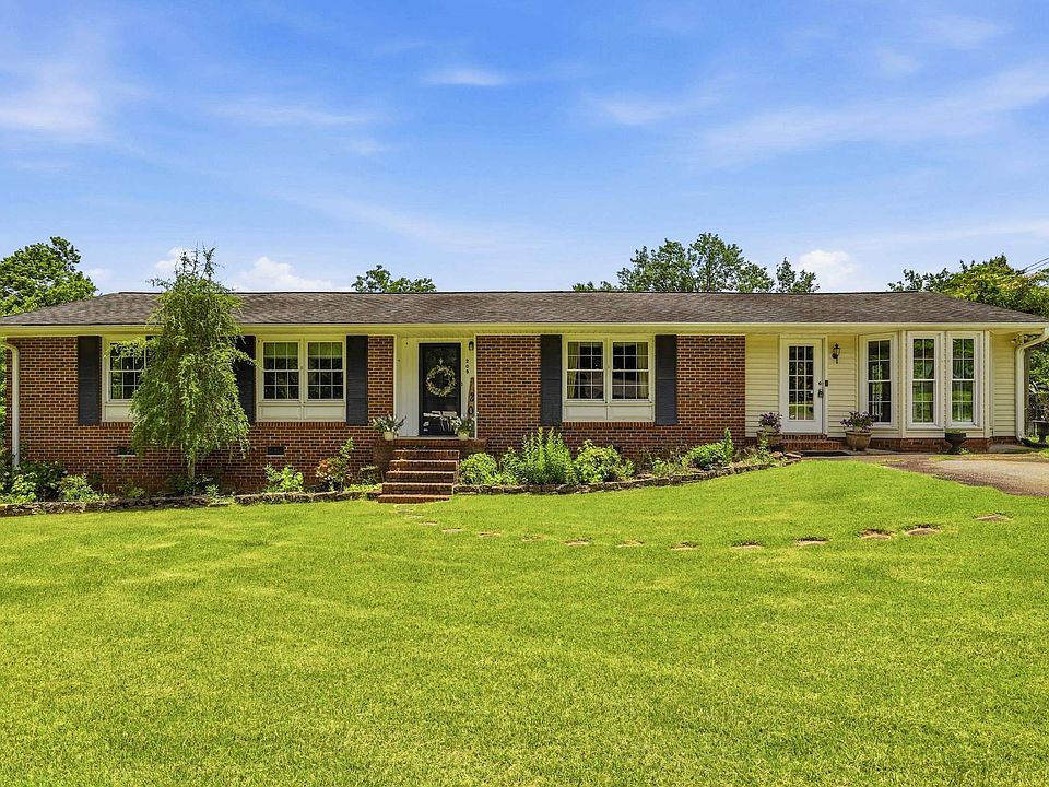 1st image of 209 Woodberry Cir