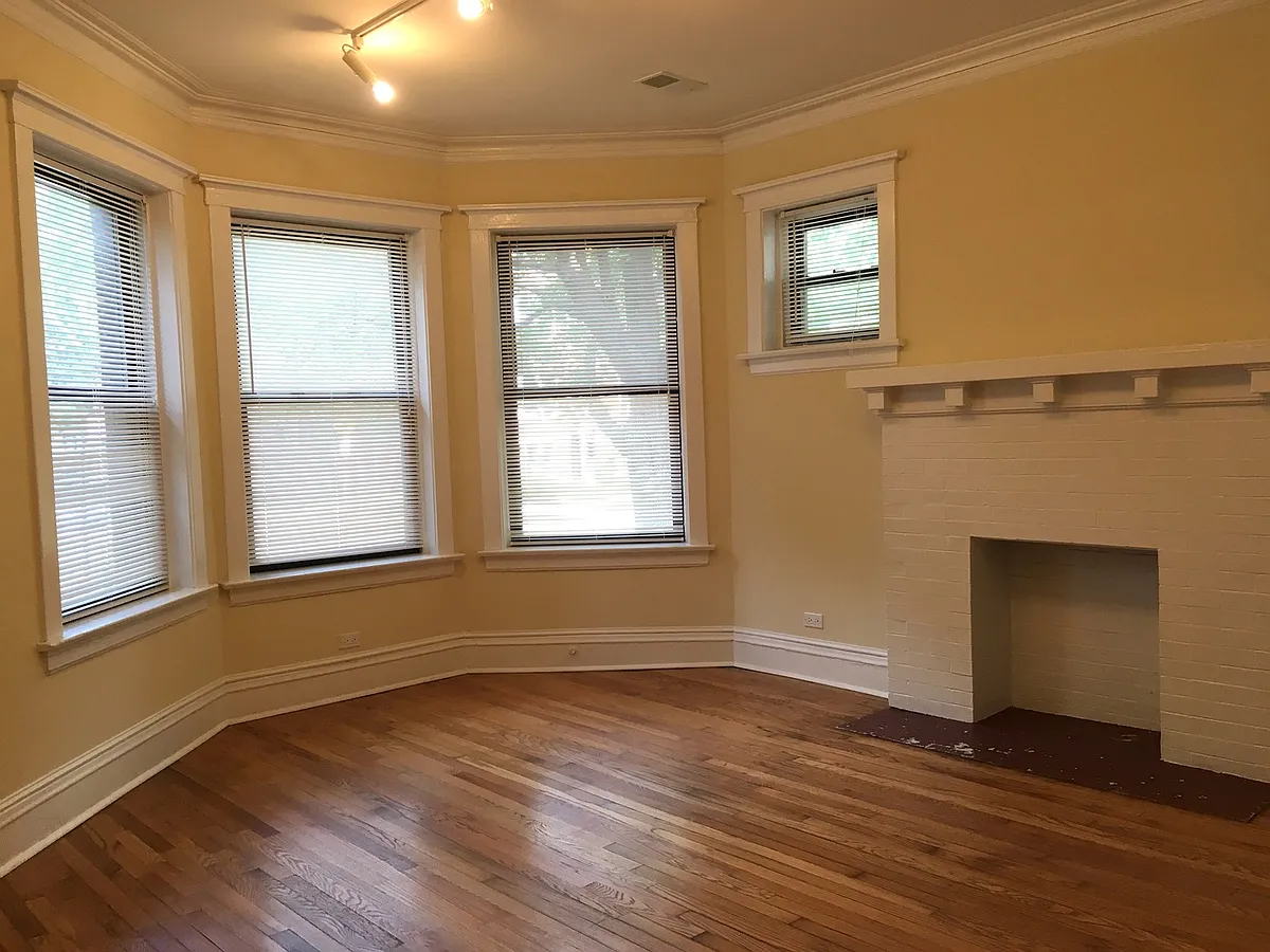 Building Photo - 6718 N Lakewood Ave #3