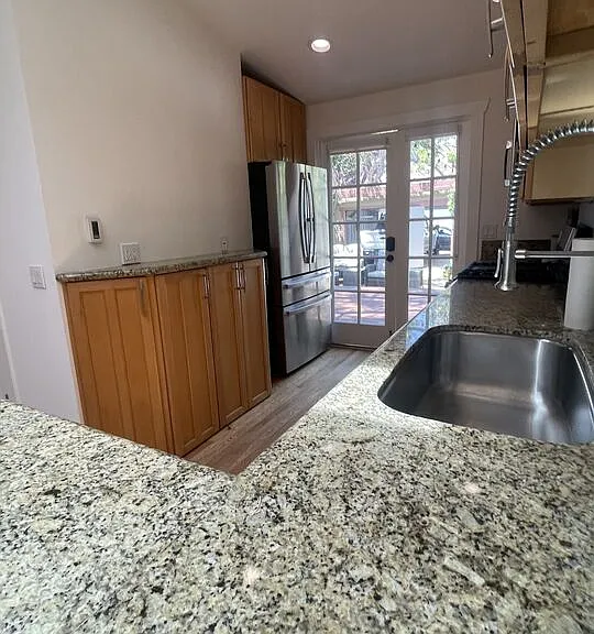 447 Howland Canal — Photo 21