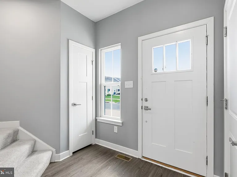 529 Swansea Dr — Photo 9