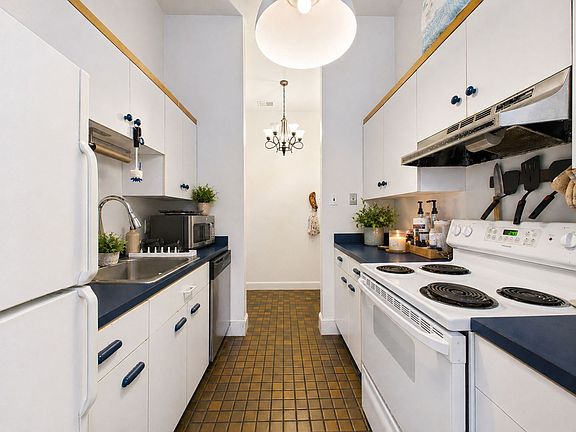 5th image of 1740 Green St #17