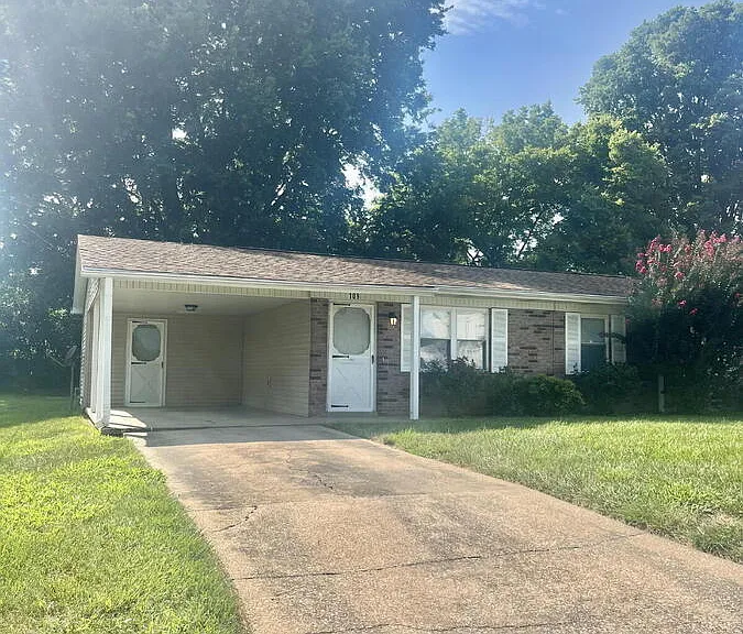 109 N West Ln — Photo 2