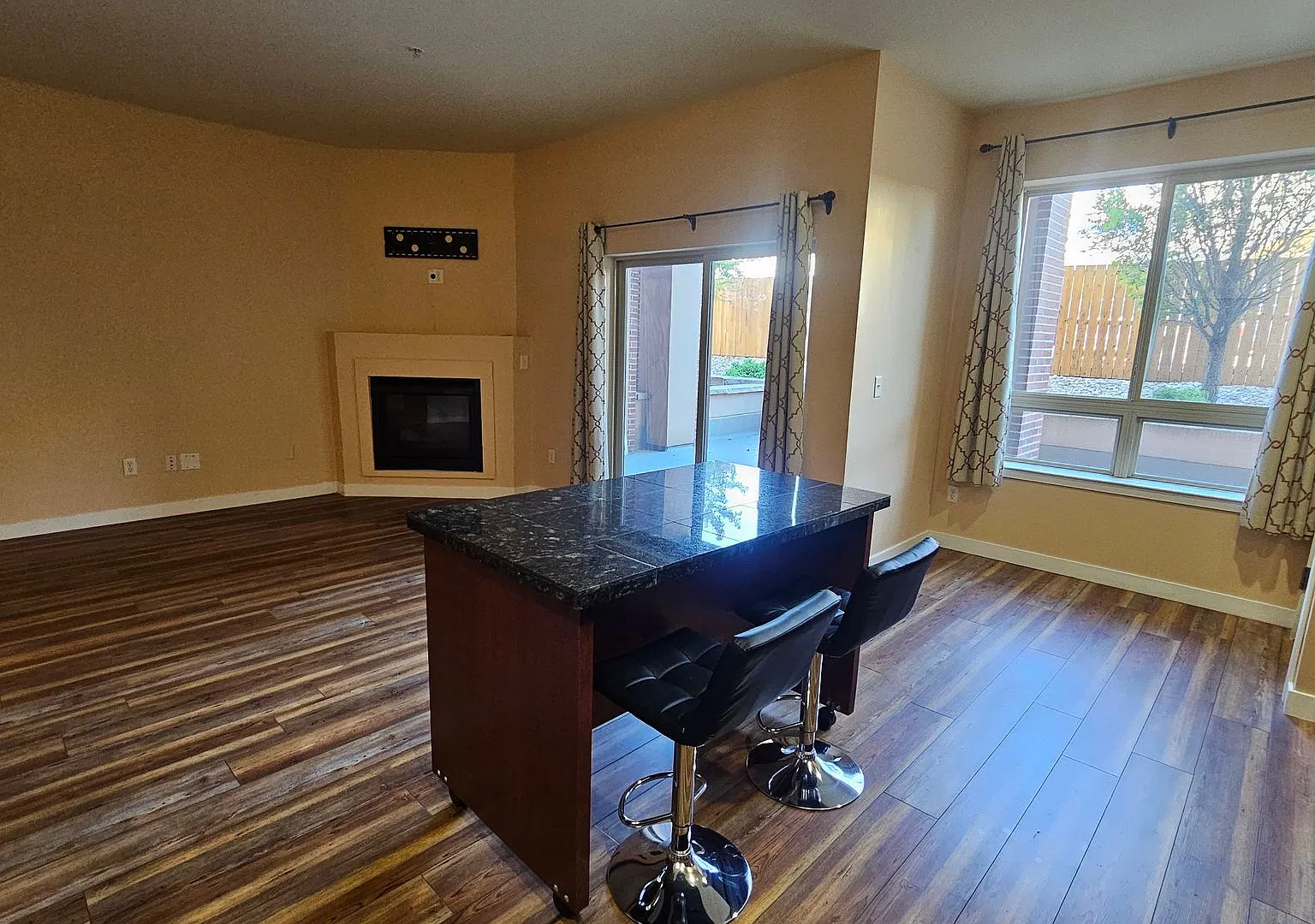 Main Floor Modern Louisville Condo with 2 Underground Parking Spaces — Photo 4