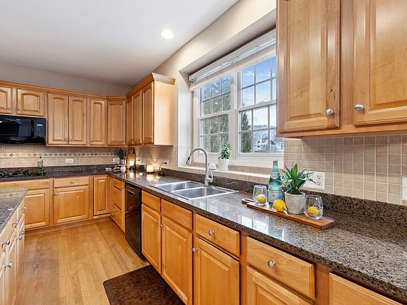 5th image of 2615 Lupine Cir