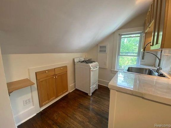 3rd image of 2757 Gardner Ave