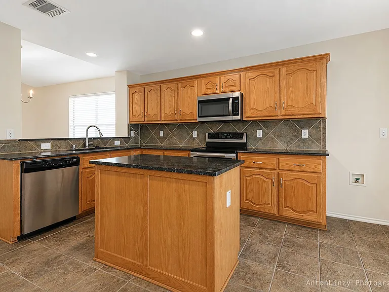 701 Orchid Blvd — Photo 7