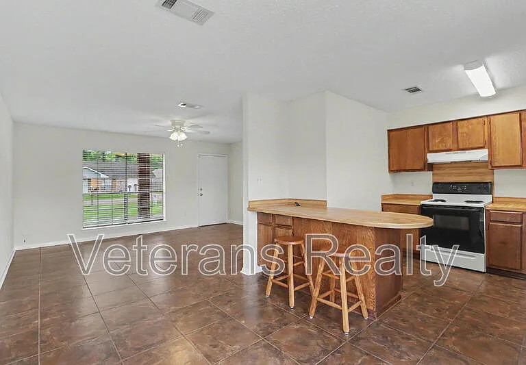 837 Tee St — Photo 9