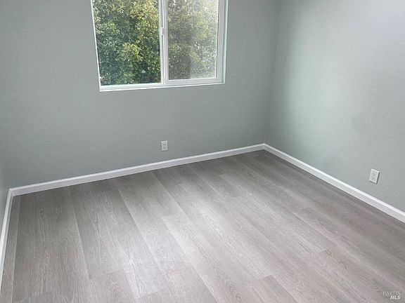 4th image of 132 Gentry Court