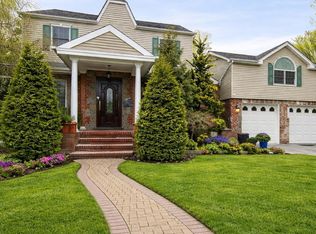 34-08 210th St, Flushing, NY 11361