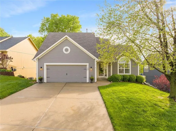 1109 Chestnut Ln, Liberty, MO 64068