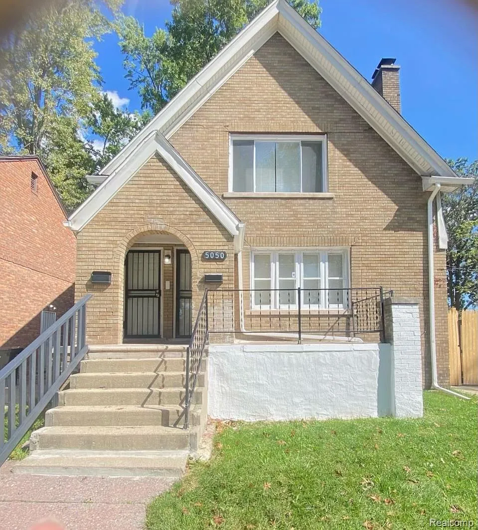 2 bed, 1.0 bath, 3213 sqft, $1,200 — Photo 1