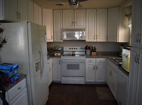 2nd image of 2905 Delano Ave