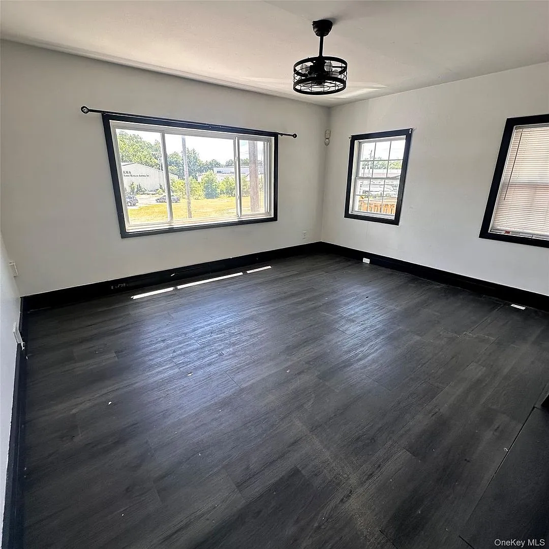 2 bed, 1.0 bath, 1000 sqft, $2,100 — Photo 3