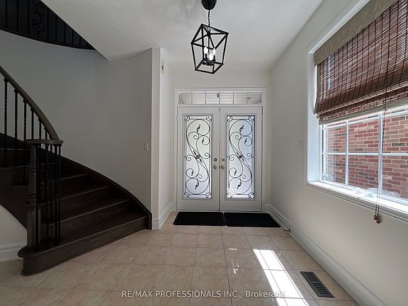 3rd image of 3895 Henrietta Way