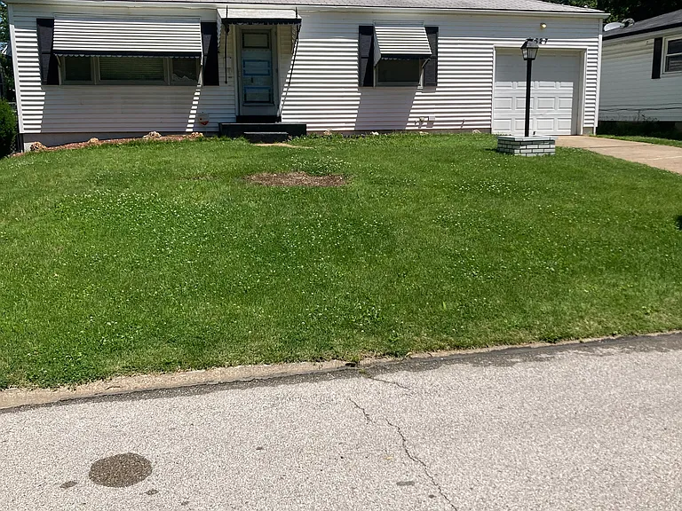 627 Marshfield Dr — Photo 1
