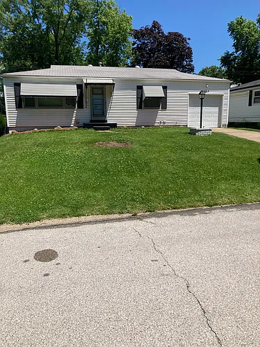 627 Marshfield Dr Photo 1