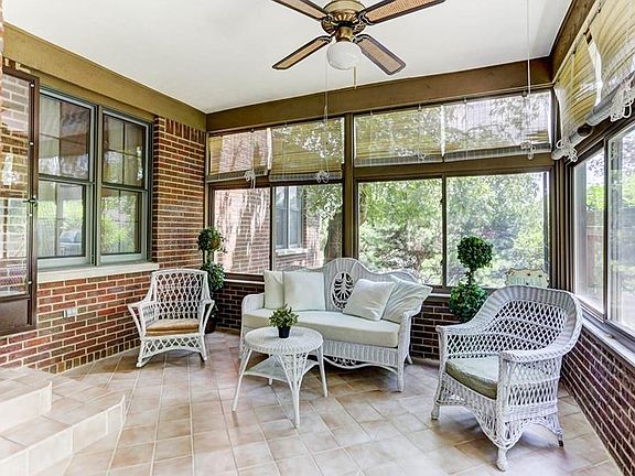 3rd image of 1303 Whispering Woods Ln