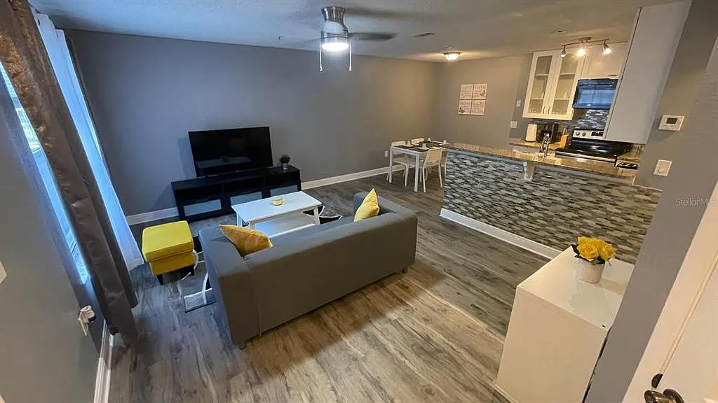 1 bed, 1.0 bath, 771 sqft, $1,300 — Photo 3