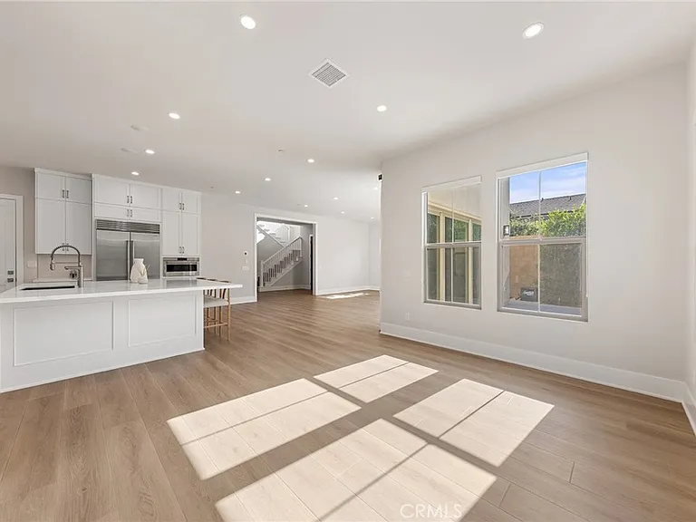 207 Alora — Photo 18