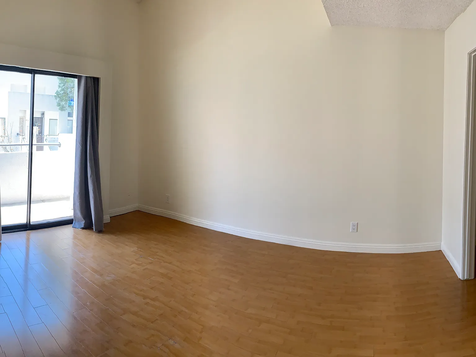 2 bed, 861 sqft, $2,400 — Photo 4
