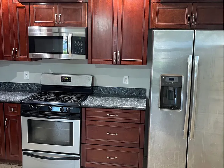 3500 Kings Dr — Photo 5