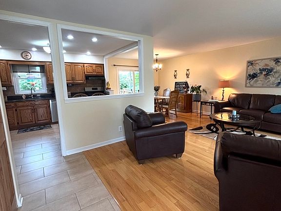 2nd image of 508 Willow Ln