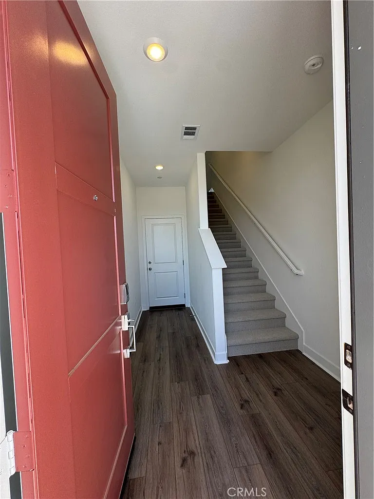 3 bed, 3.5 bath, 1810 sqft, $4,200 — Photo 3
