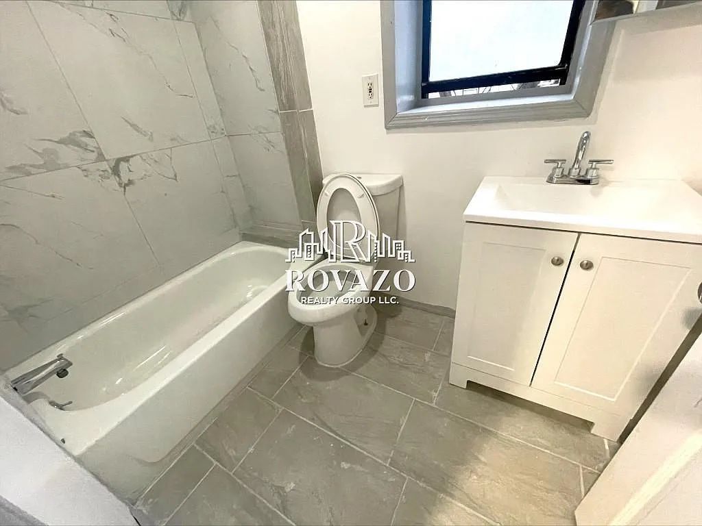 3 bed, $2,100 — Photo 4