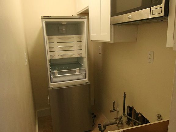 4th image of 101 W 77th St