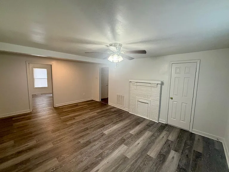 1104 Attica St — Photo 3