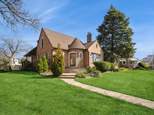 200 E Whitehall Ave, Melrose Park, IL 60164