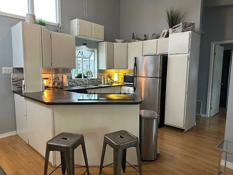 NE Marine Dr — Photo 11