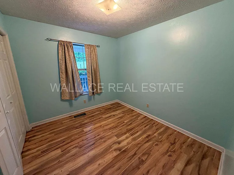 3175 Dutch Valley Rd — Photo 10