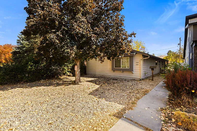 2 bed, 1.0 bath, 900 sqft, $2,495 — Photo 2