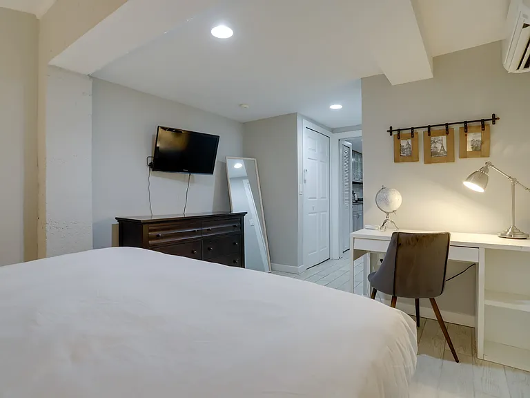 1765 R St NW #1B — Photo 6