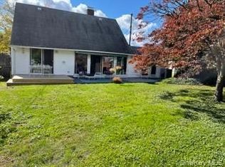 77 Universe Dr, Levittown, NY 11756