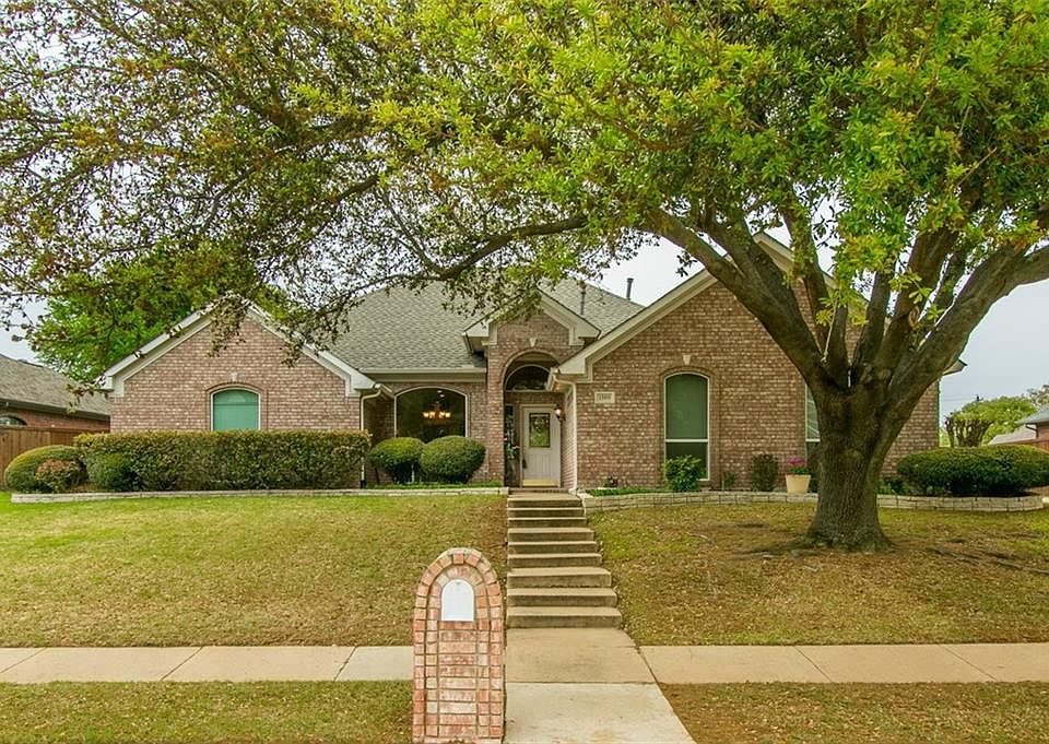 1st image of 1300 Oakwood Ct