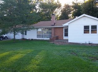 21043 Freeport Rd, Sterling, IL 61081