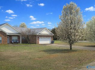 10 Sonya Ln, Florence, AL 35633