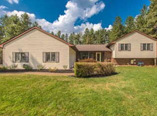 12575 Green Tree Trl, South Lyon, MI 48178